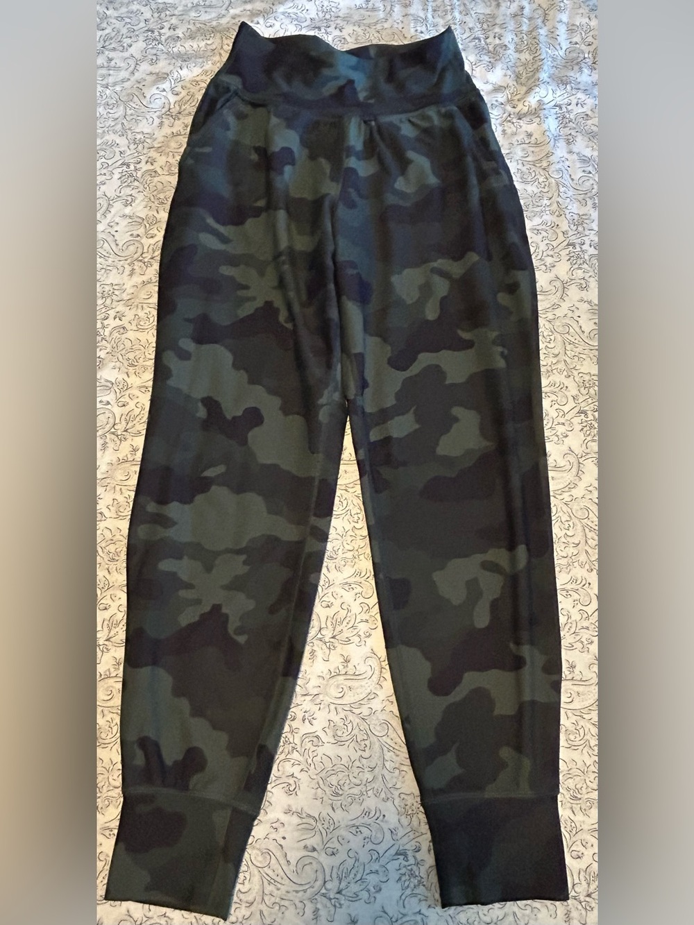 Women’s Old Navy Camo Joggers - Green/Black